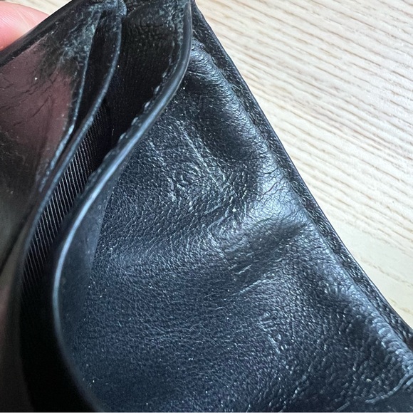 ALEXANDER MCQUEEN Ribcage Embossed Black Leather Card Holder - Picture 6 of 9